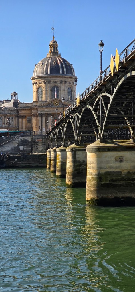 Pont des Arts (Source: Google Maps)