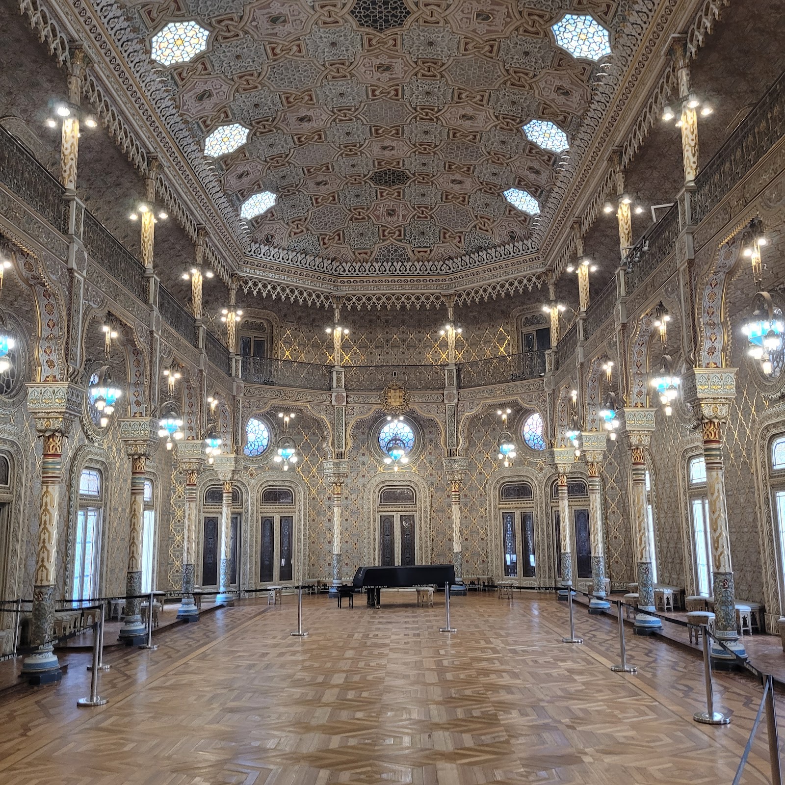 Palácio da Bolsa (Source: Google Maps)