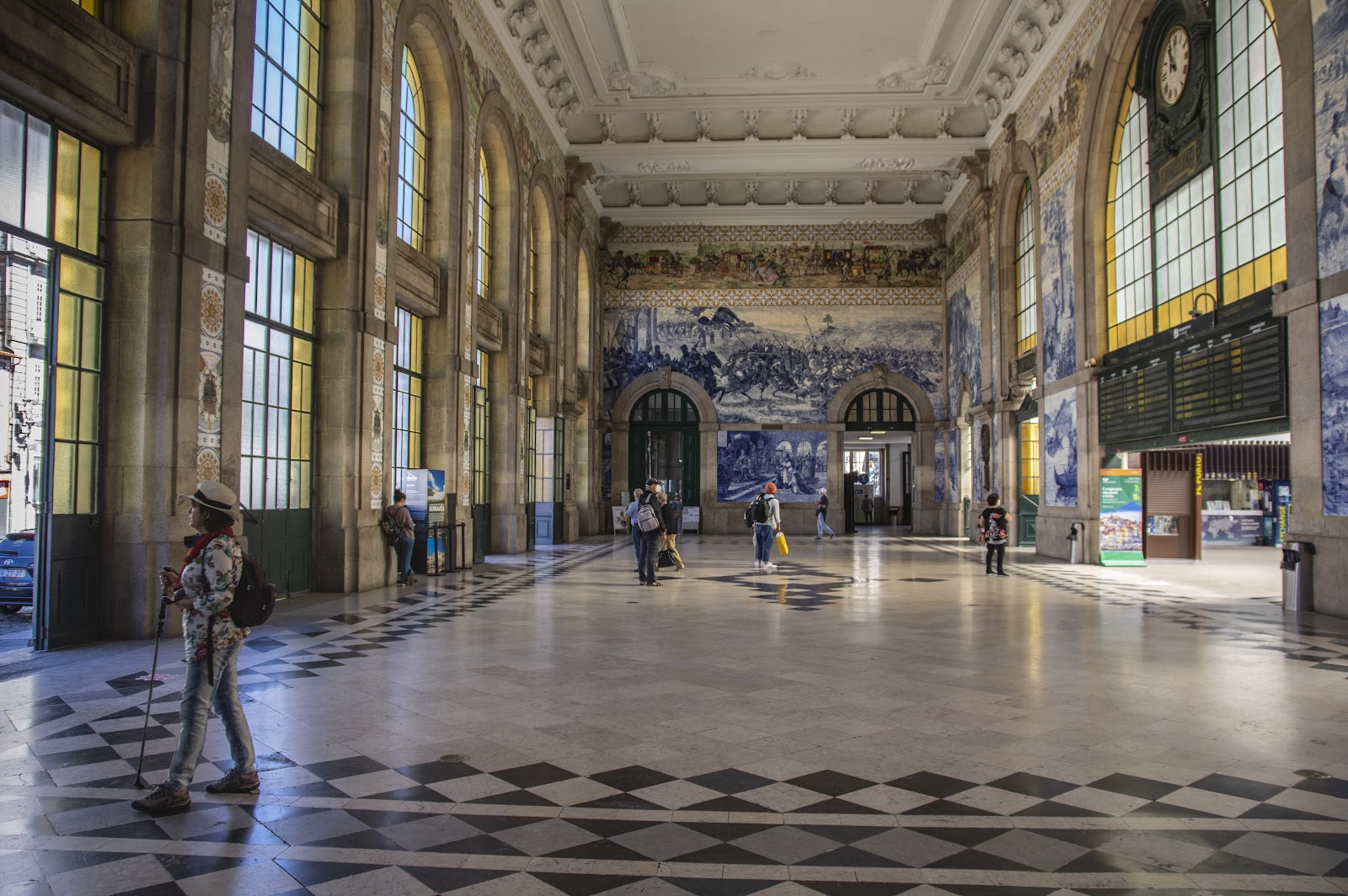 São Bento Railway Station (Source: Google Maps)