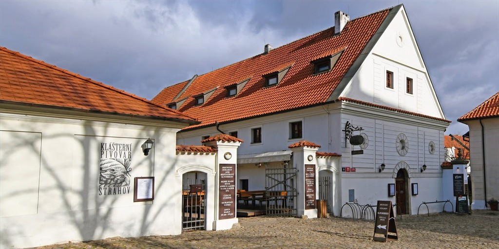 Strahov Monastic Brewery (Strahovský klášterní pivovar) (Source: Google Maps)