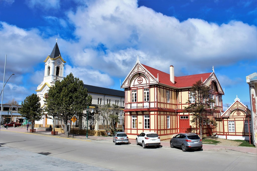 Plaza de Armas Arturo Prat (Source: Google Maps)