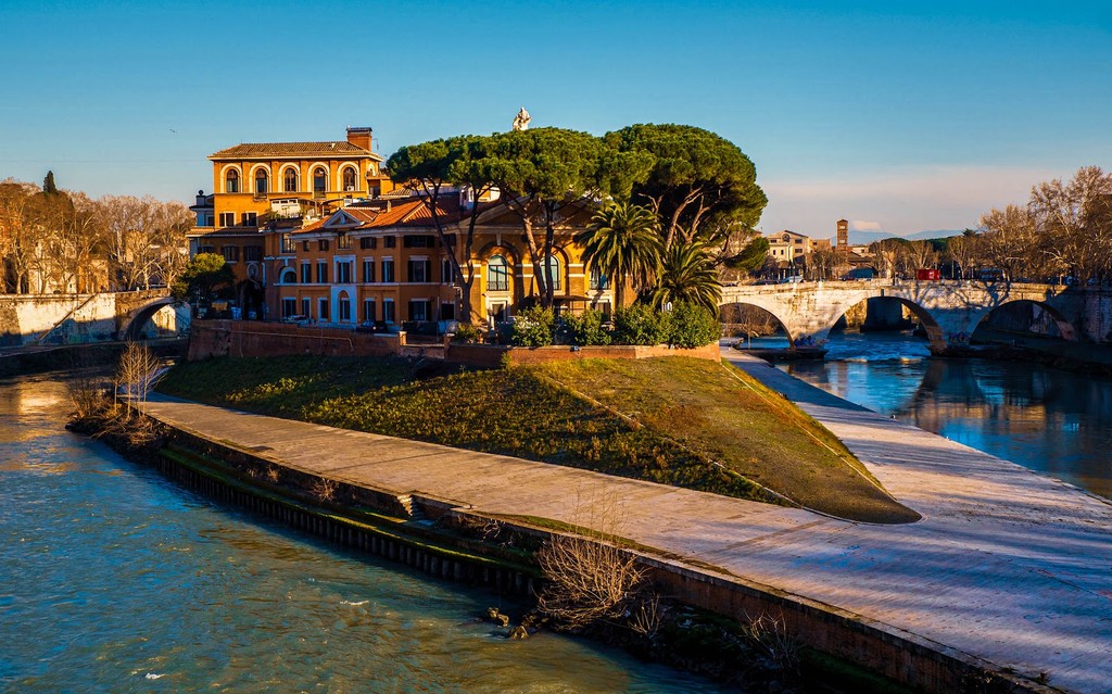 Isola Tiberina (Source: Google Maps)
