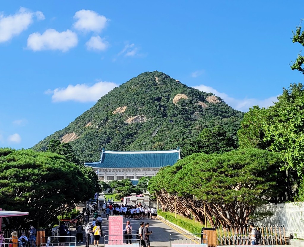 Cheongwadae (Blue House) Main Gate Plaza (Source: Google Maps)
