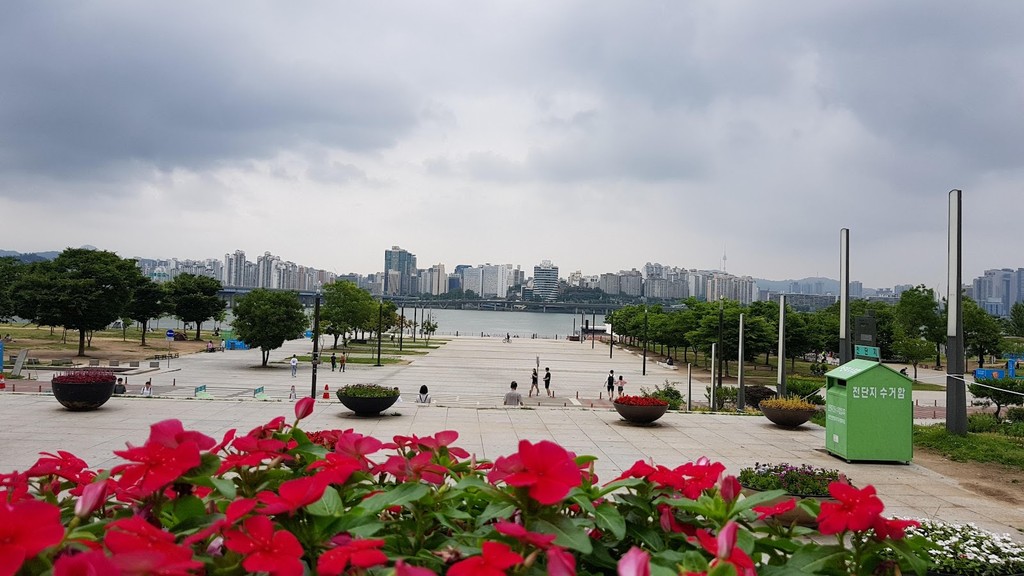 Hangang Park (Yeouido Section) (Source: Google Maps)