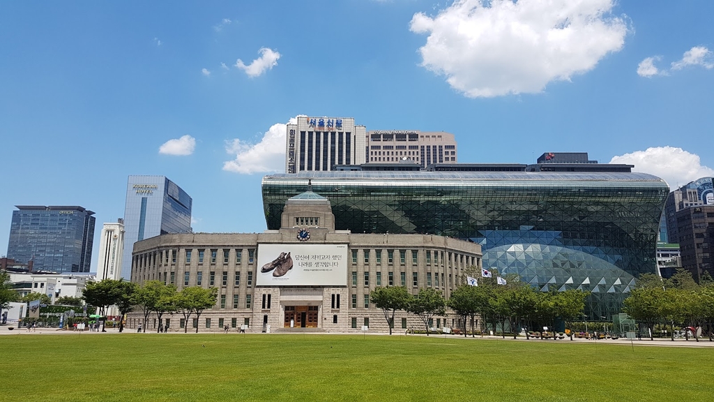 Seoul City Hall Plaza (Seoul Plaza) (Source: Google Maps)