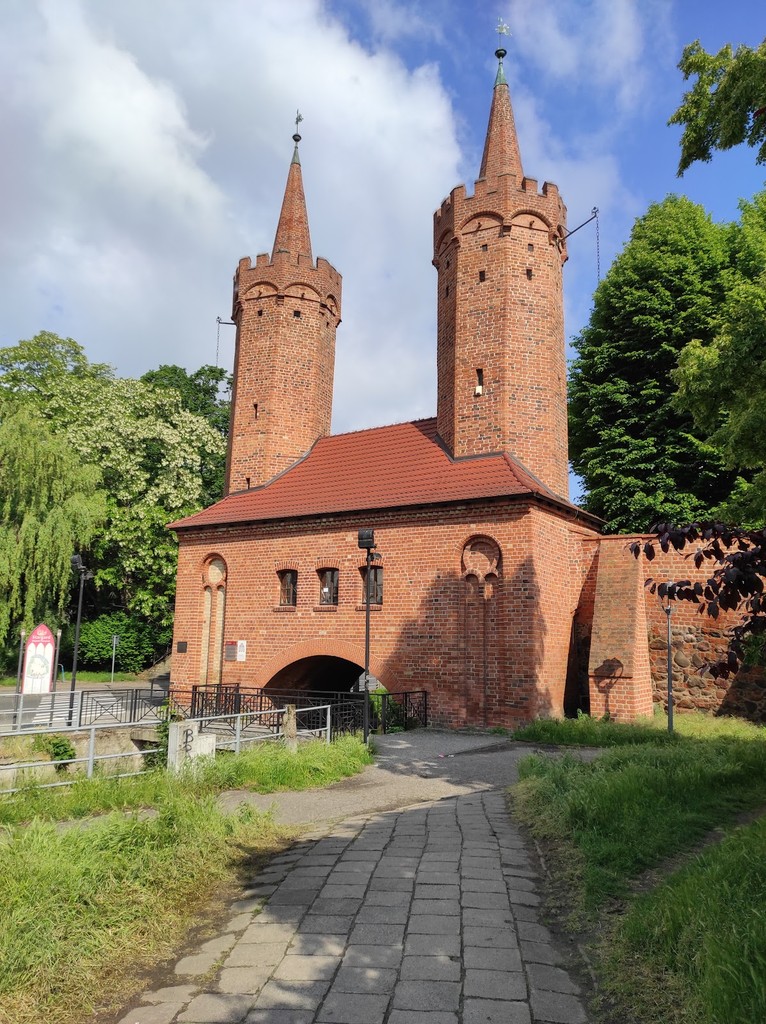 The Brama Młyńska (Mill Gate) (Source: Google Maps)