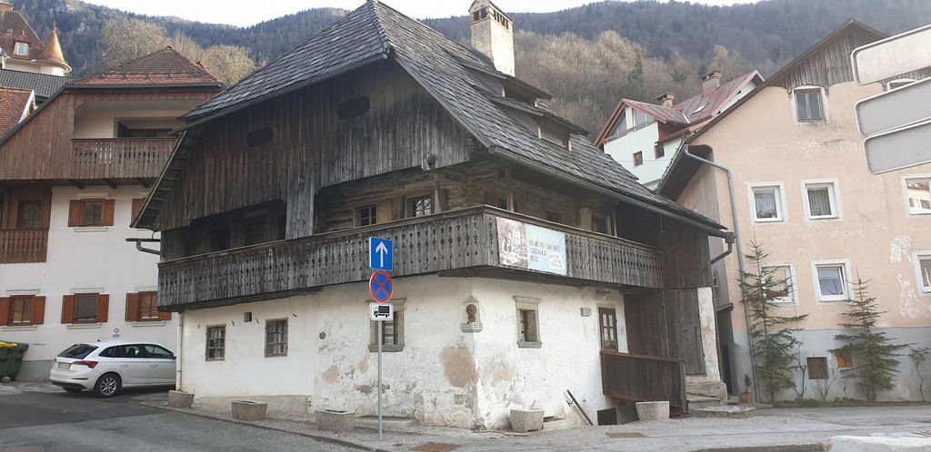 Kurnik House (Kurnikova hiša) (Source: Google Maps)