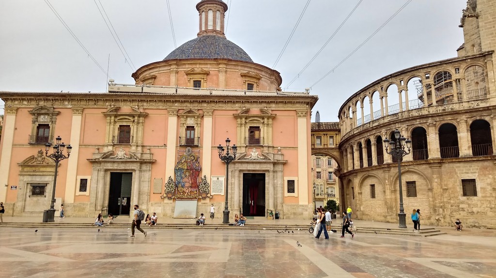 Basílica de la Virgen de los Desamparados (Source: Google Maps)