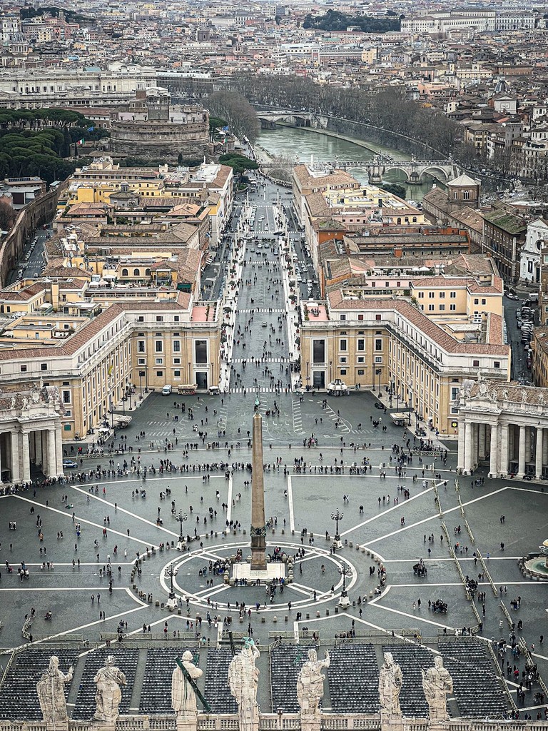 St. Peter's Square (Source: Google Maps)