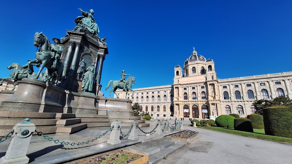 Maria-Theresien-Platz (Source: Google Maps)