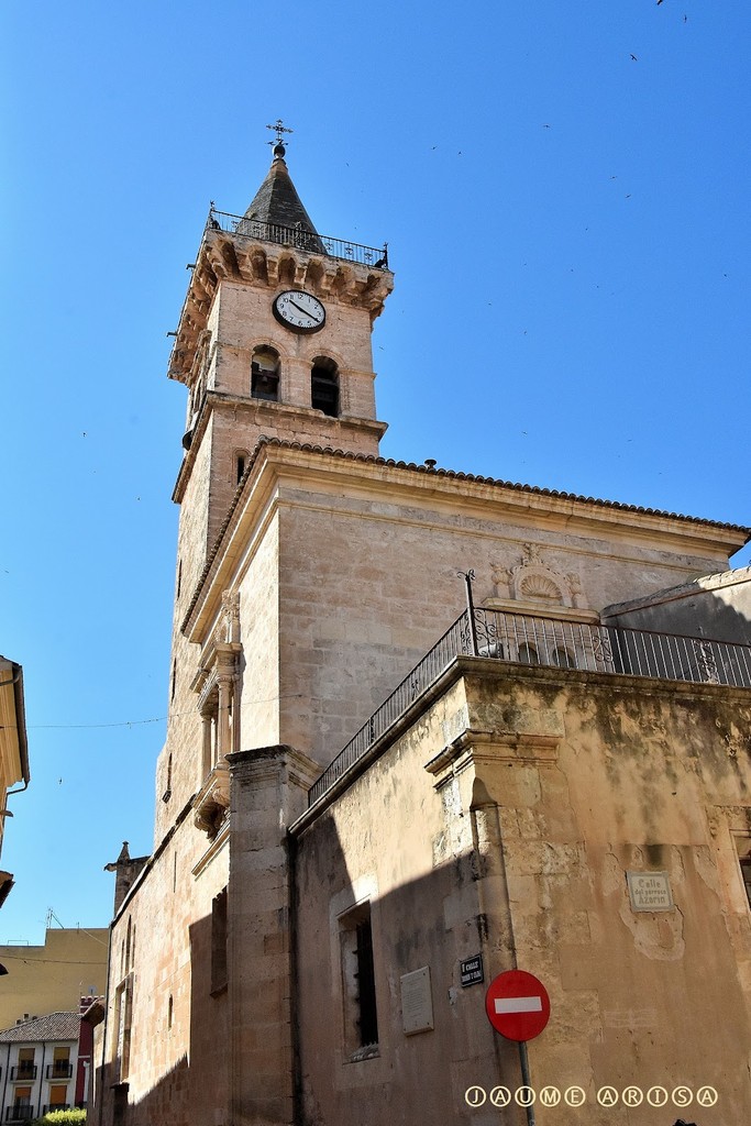Iglesia de Santiago Apóstol (Source: Google Maps)