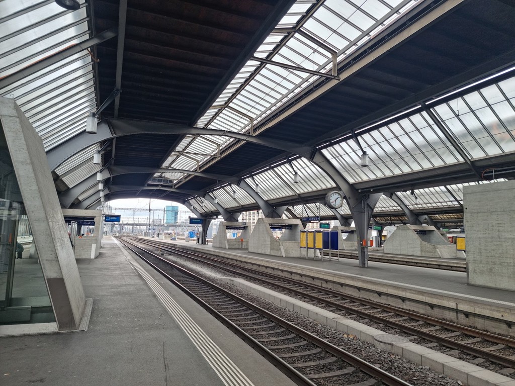 Zürich Hauptbahnhof (Source: Google Maps)
