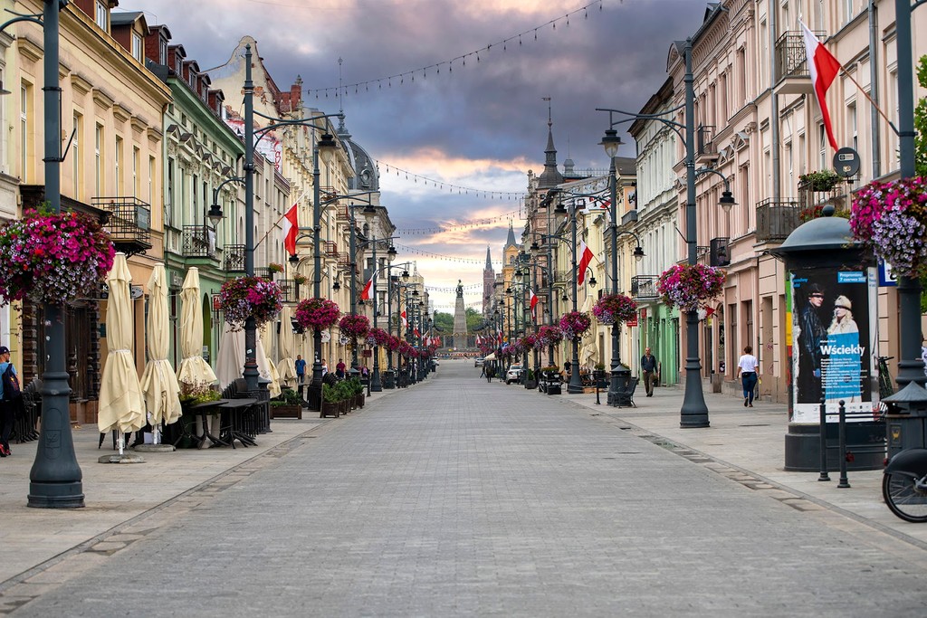 Piotrkowska Street (Source: Google Maps)